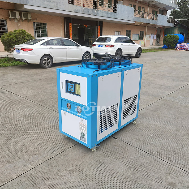 工業冷水機